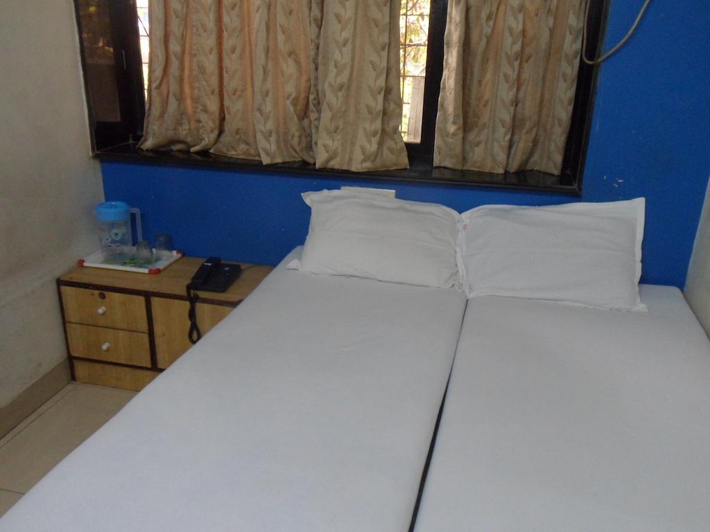 Hotel Happyland Mumbai Zimmer foto