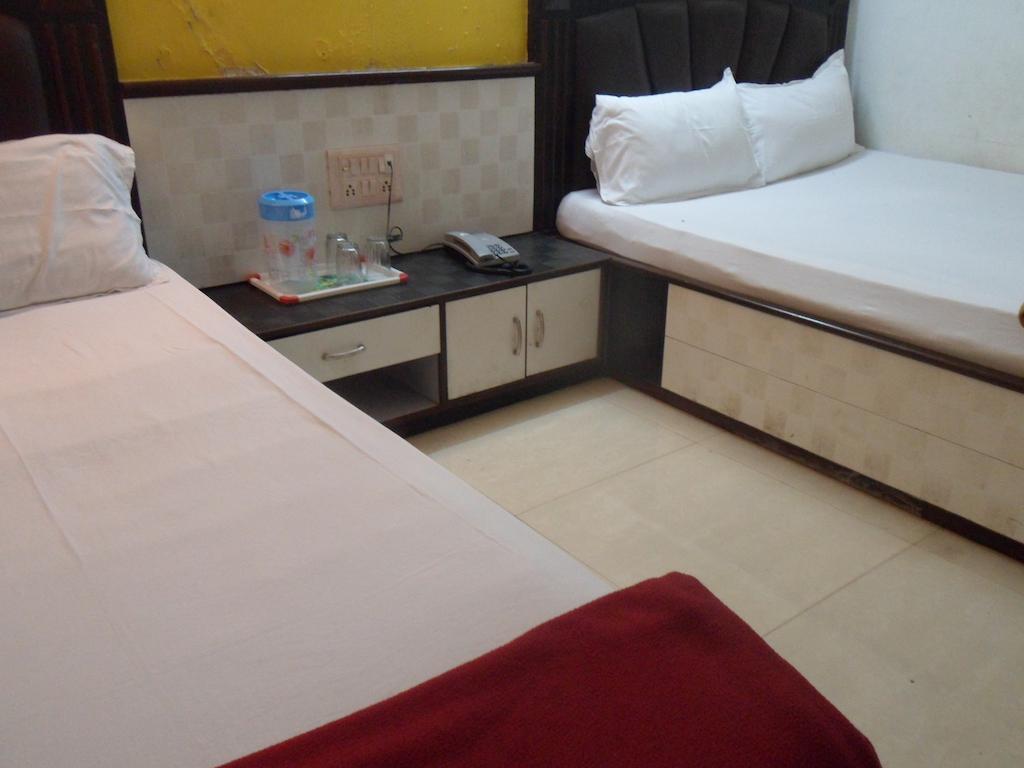 Hotel Happyland Mumbai Zimmer foto