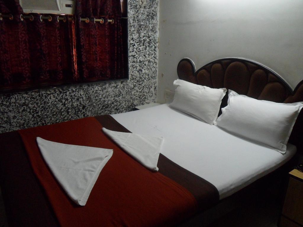 Hotel Happyland Mumbai Zimmer foto