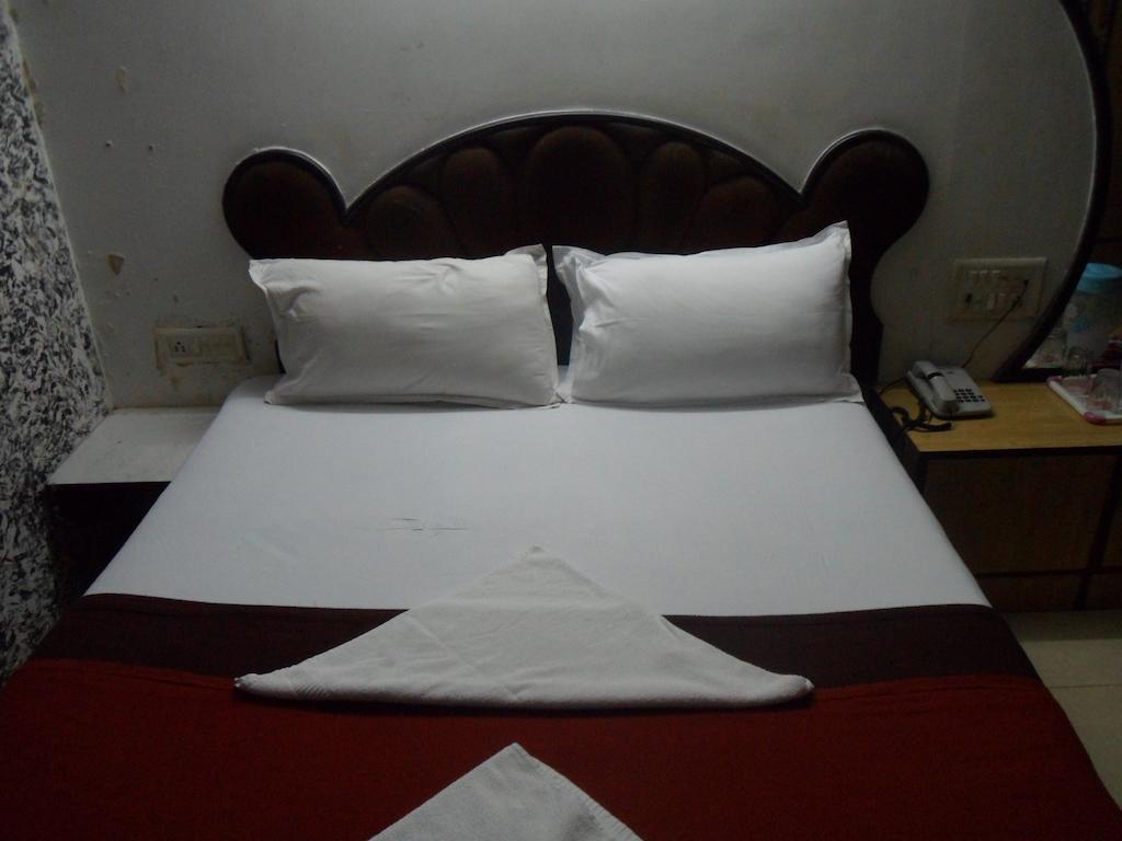 Hotel Happyland Mumbai Zimmer foto