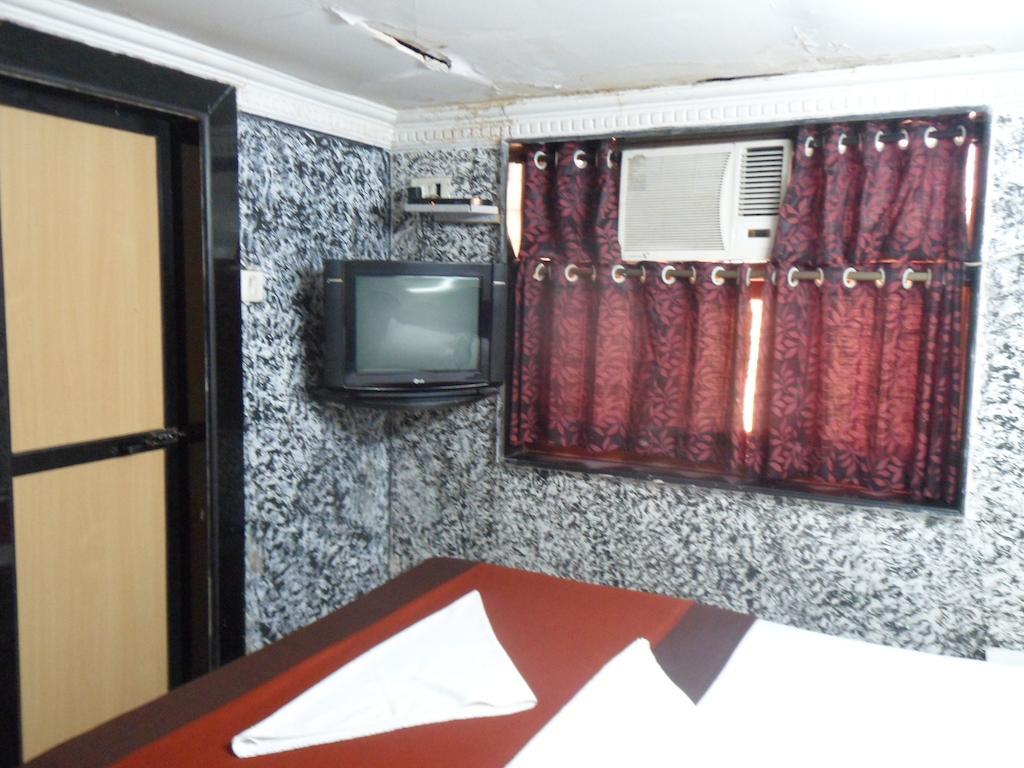 Hotel Happyland Mumbai Exterior foto