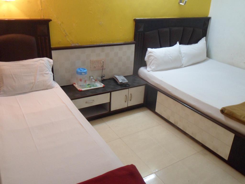 Hotel Happyland Mumbai Zimmer foto