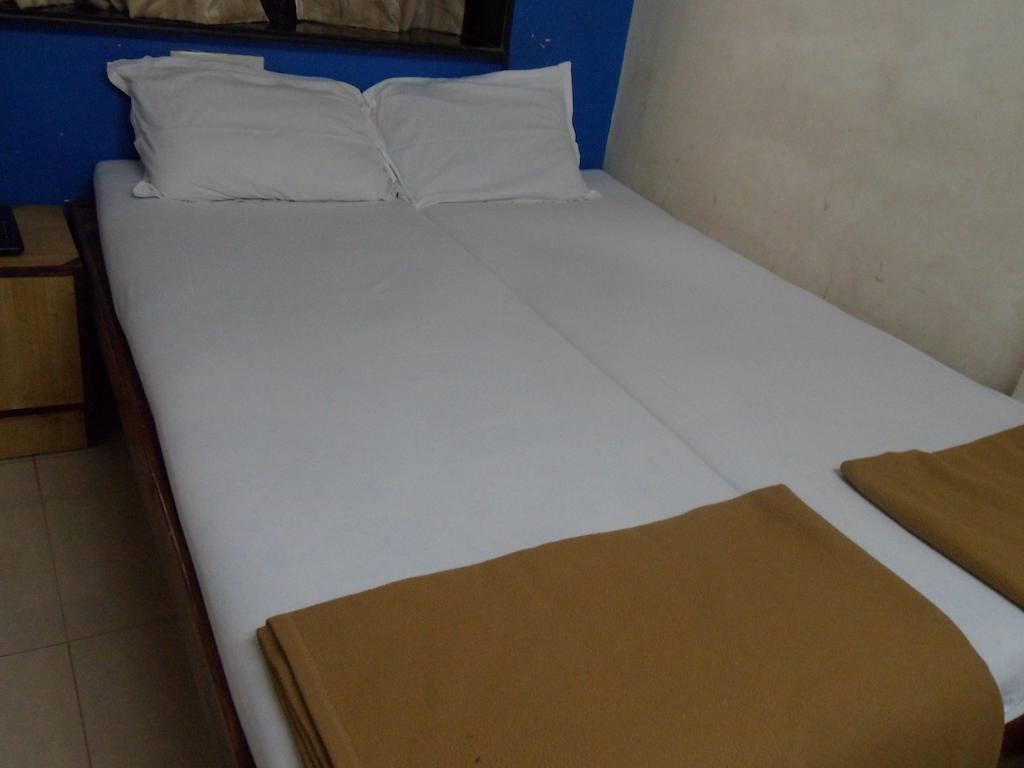 Hotel Happyland Mumbai Zimmer foto