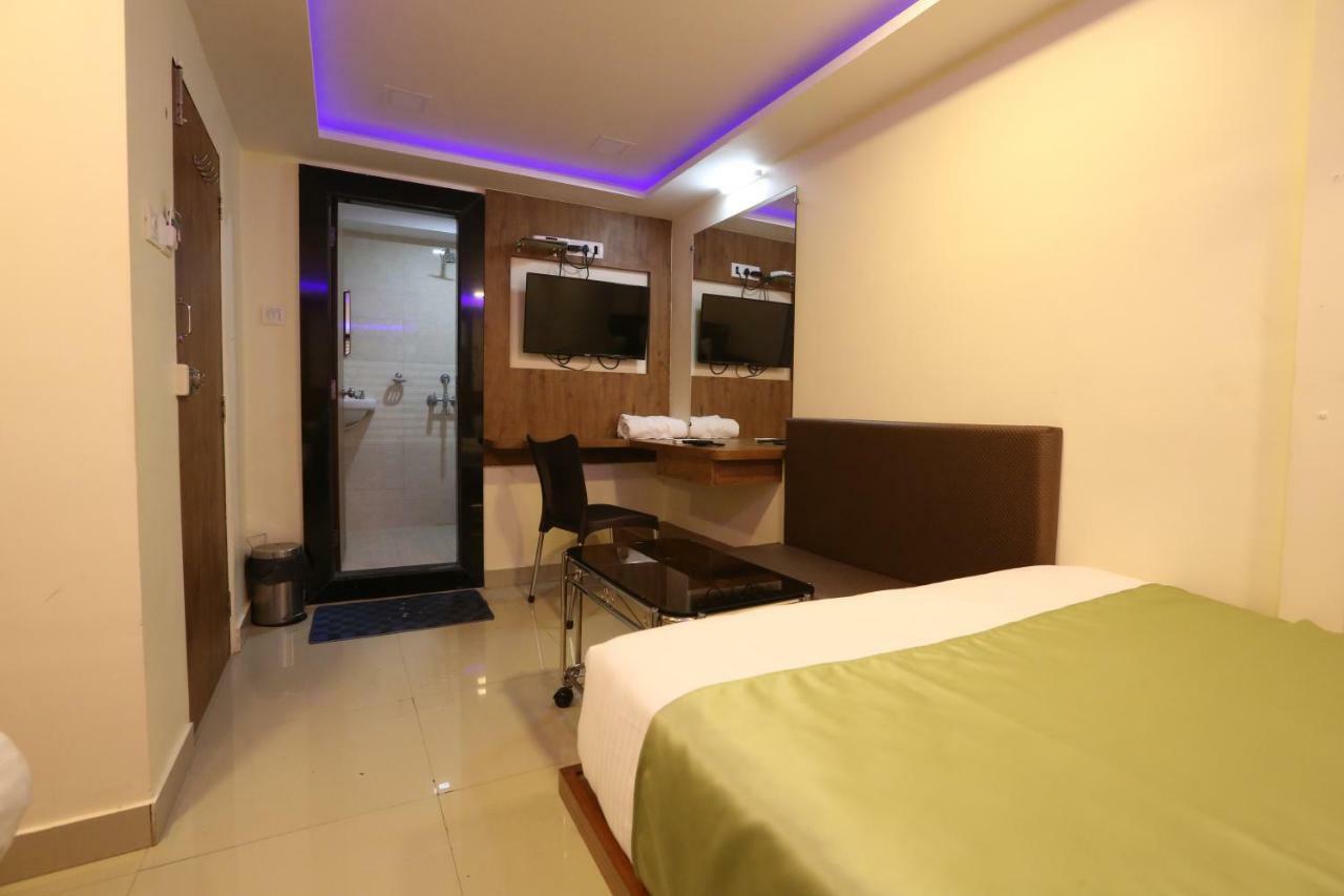 Hotel Happyland Mumbai Exterior foto